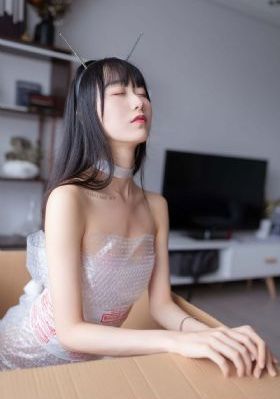 他扒开内裤把舌头进去舔_超清在线手机播放